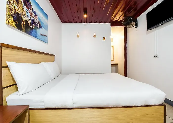 Oyo 462 Crave Park Hotel Manila