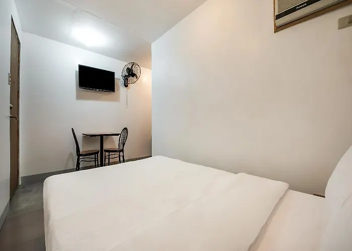 Hotel Oyo 462 Crave Park Manila