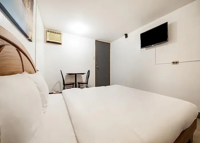 Oyo 462 Crave Park Hotel Manila