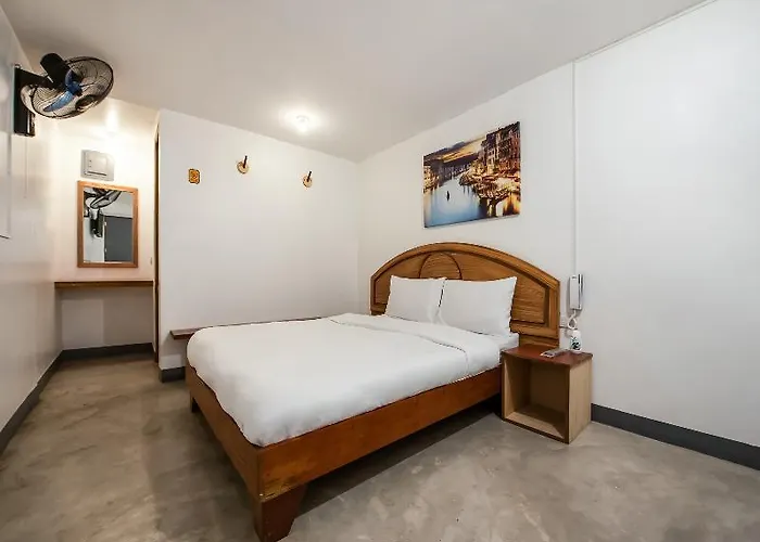 Oyo 462 Crave Park Hotel